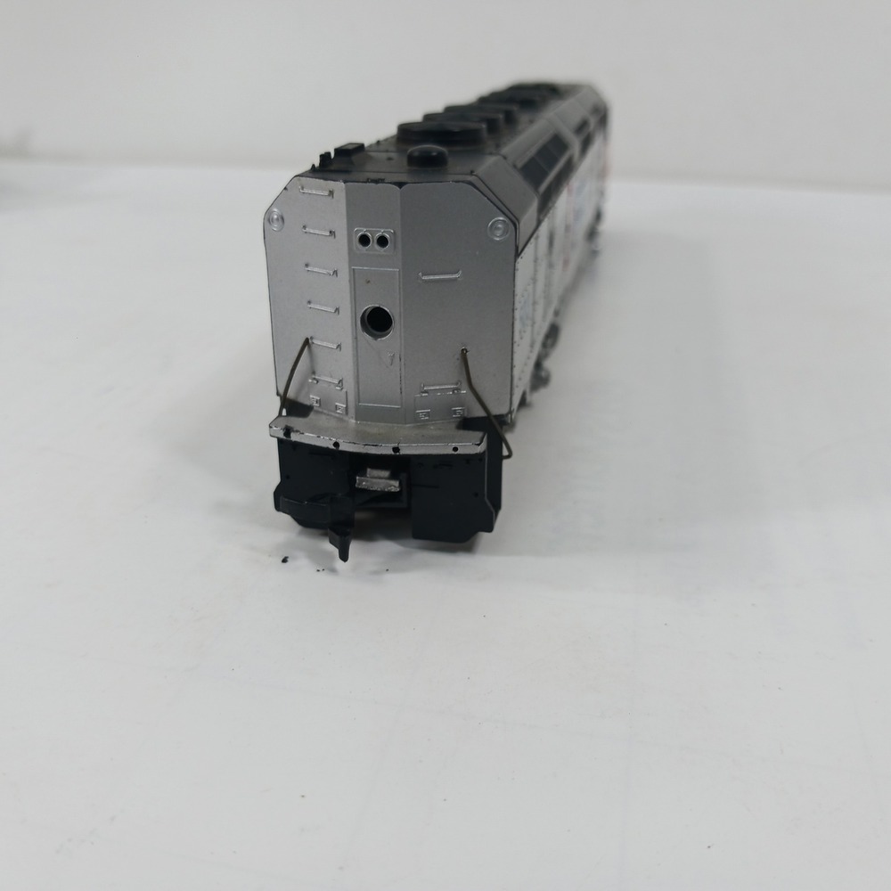 Amtrak HO Scale Model Train Set Locomotive 503 and 3 Passenger Cars Silver - Picture 9 of 16